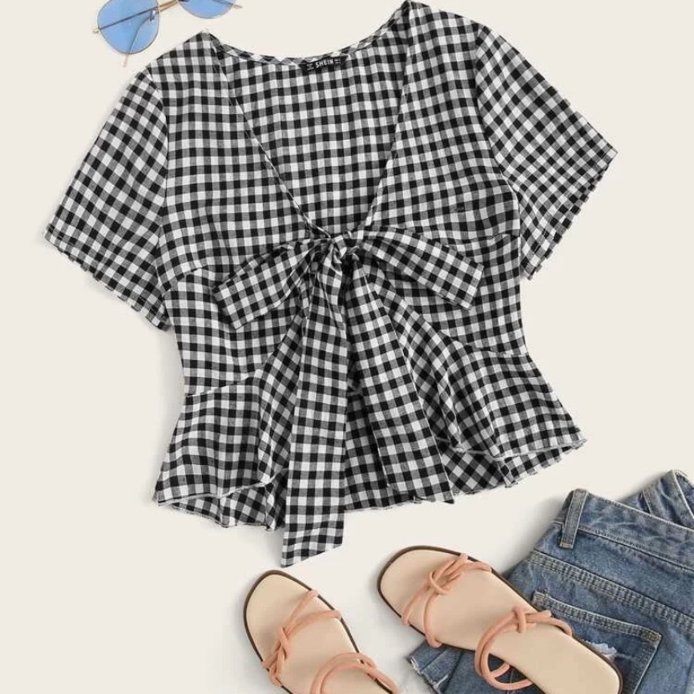 NWOT Tie front ruffle hem Gingham top